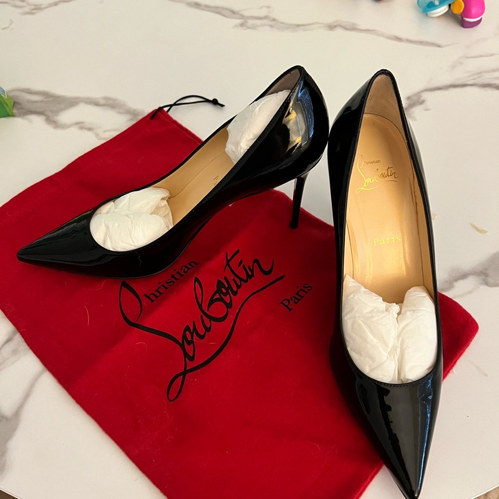 NIB Christian louboutin decollete 554 85 patent black leather size 38, women’s 7